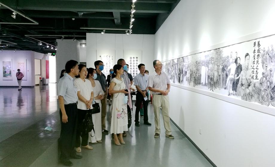 8月14日省委会机关干部参观九十周年书画展